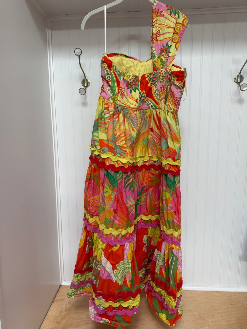 Farm Rio One-Shoulder Tiered Dress size Medium Like New - Picture 11 of 16